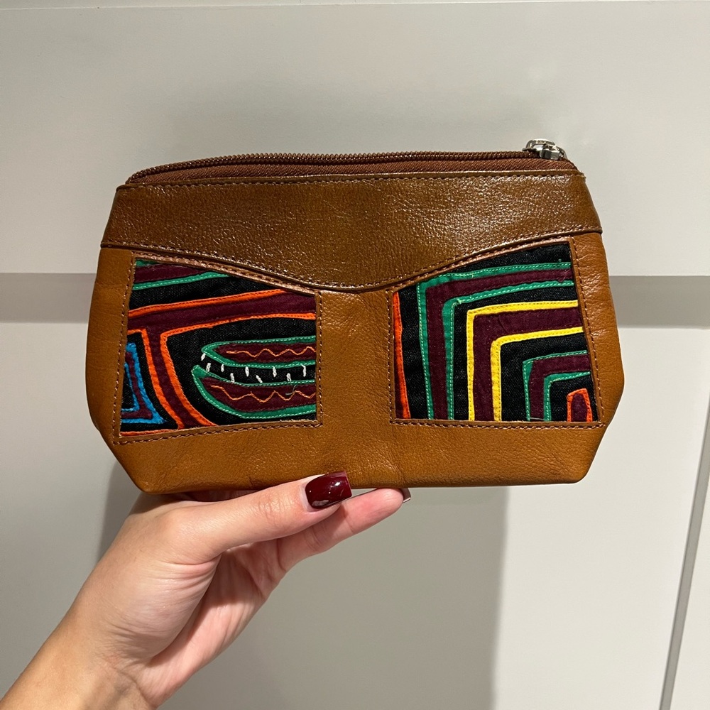 Leather hand made zip bag from Colombia